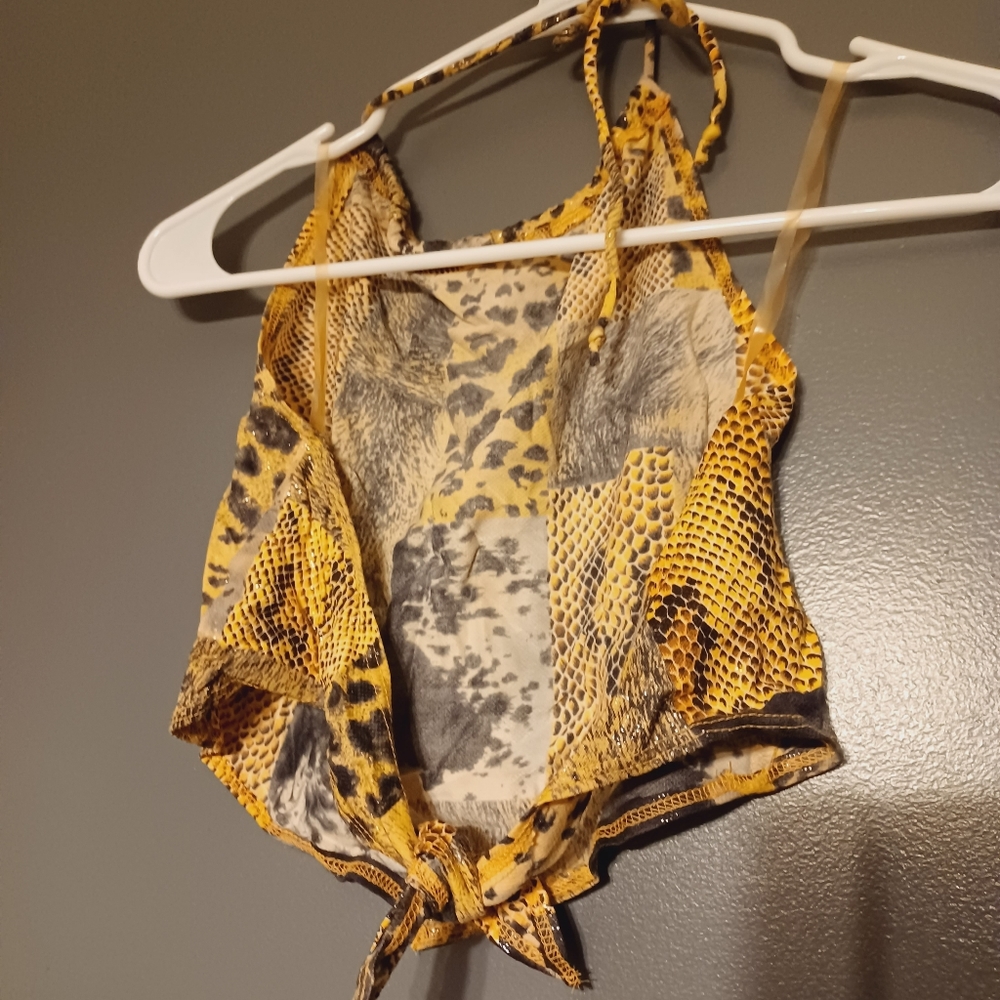 Halter top - Picture 2 of 3